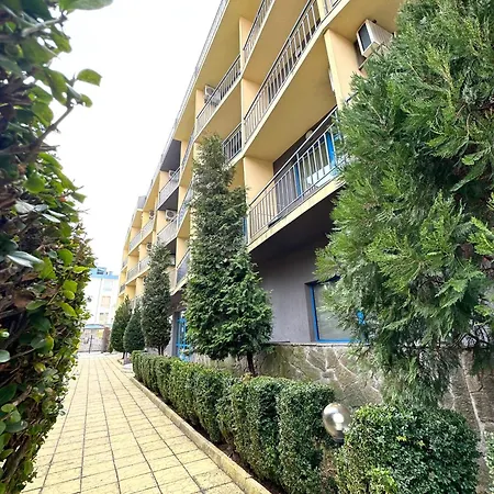 Studio In Club Jasmine For 3 Guests & Free Parking Slăntjev Brjag